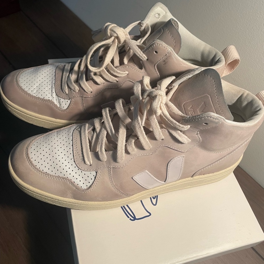 Veja Men’s HighTop Sneakers - US 11 - Picture 3 of 5